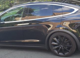 Savaitės senumo Tesla Model X ratas tiesiog išlūžo Tesla Model X išlūžęs ratas