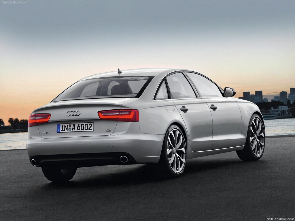 Pilkos 2014 metų Audi A6 galas